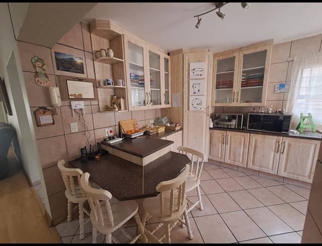 3 BEDROOM TOWNHOUSE TO LET IN ARCON PARK